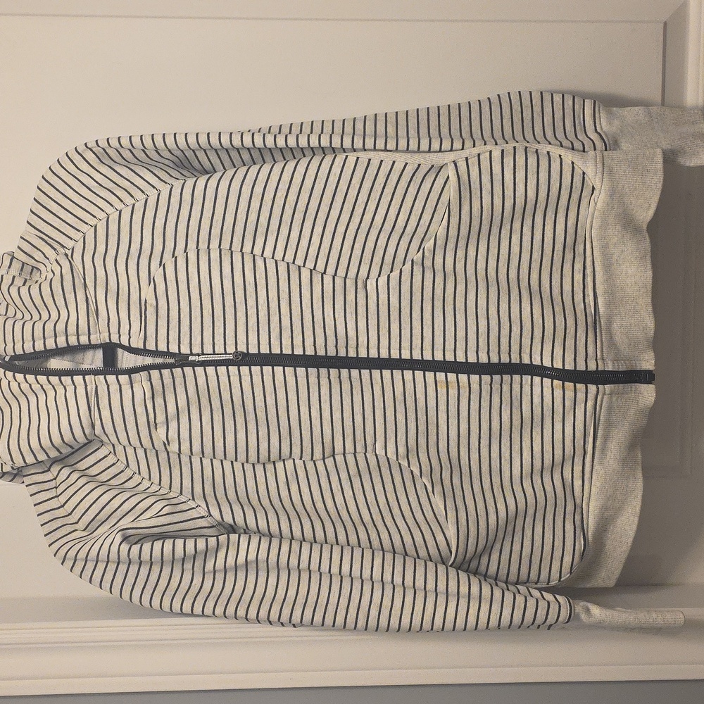 #58 Grey/Black Strip Lululemon FLAWED Scuba Size 10 *staining